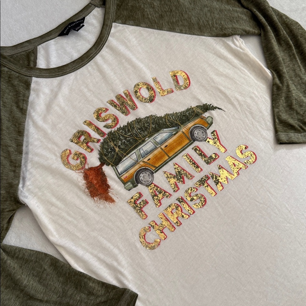 Rock & Republic | Griswold Family Christmas Raglan Graphic Tee (S)